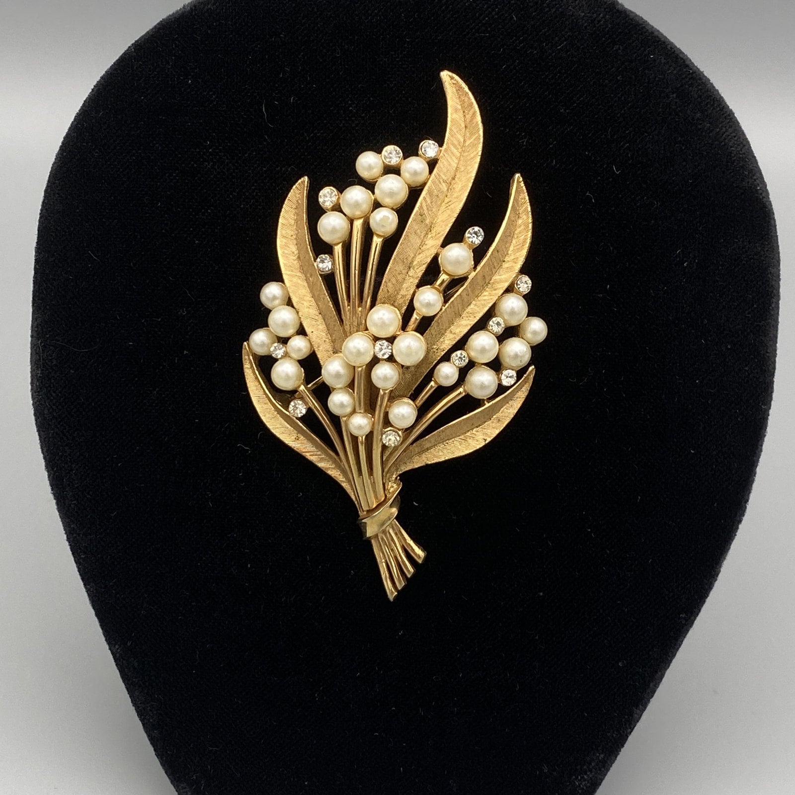 TRIFARI 1950年代 ゴールドトーン パール ブローチ ヴィンテージ TRIFARI By ALPHRED PHILIPPE 1950 年代 ゴールドトーン